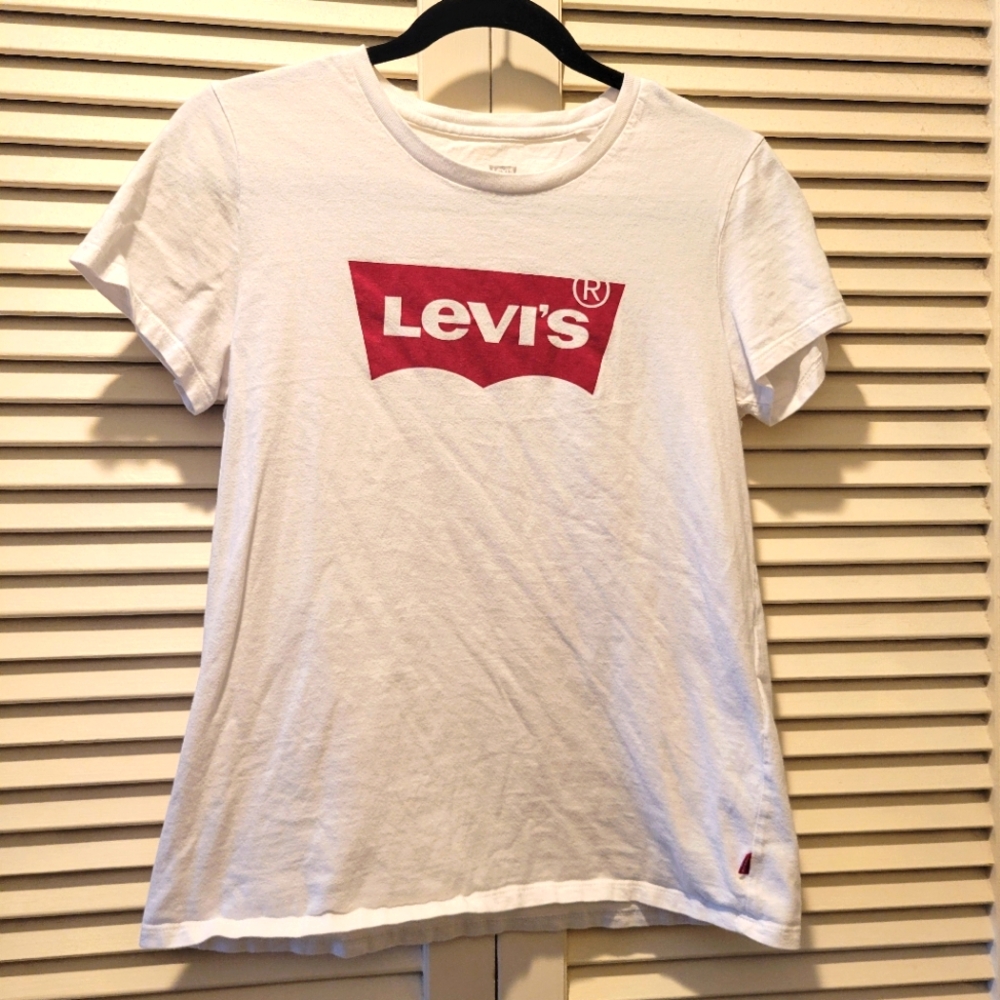 White Levi’s T-shirt Womens Medium